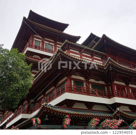 Buddha Tooth Relic Temple in Singapore, showcasing its intricate red architecture 122954055