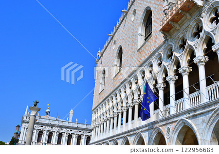 Doges Palace in Venice. The Venice finds several pedestrian streets and squares with beautiful architecture Doges Palace in Venice. The Venice finds several pedestrian streets and squares with beautiful architecture 122956683
