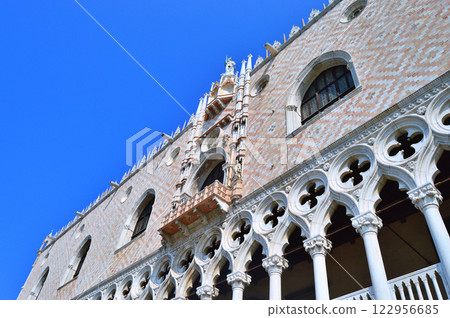 Doges Palace in Venice. The Venice finds several pedestrian streets and squares with beautiful architecture Doges Palace in Venice. The Venice finds several pedestrian streets and squares with beautiful architecture 122956685