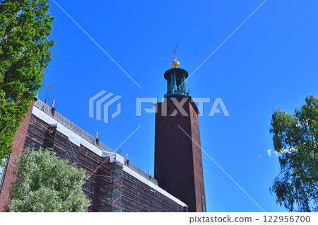 Old beautiful buildings in the Riddarholmen was the first settled part of Stockholm from the 12th centery, Sweden 122956700
