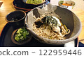 吃蕎麥麵時，可以搭配大量夏季蔬菜 122959446
