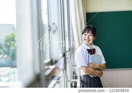 女高中生,高中生,微笑,圖像,教室 女高中生,高中生,微笑,圖像,教室 122959830