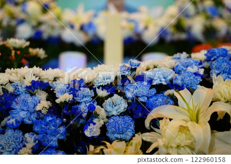 Fashionable flower altar 122960158