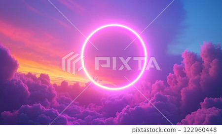 夜空中漂浮著霓虹燈圈與奇怪的雲彩 122960448
