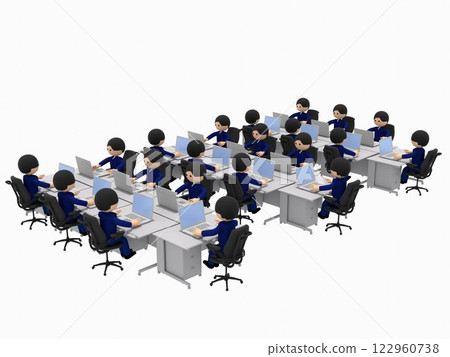 辦公室裡有很多辦公桌，商人在用筆記型電腦工作 122960738