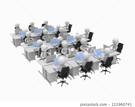 辦公室裡有很多辦公桌，商人在用筆記型電腦工作 122960741