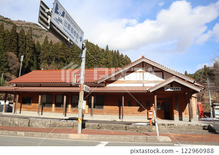 Izumo Sakane Station on the JR Kishi Line, known for its three-stage switchback 122960988