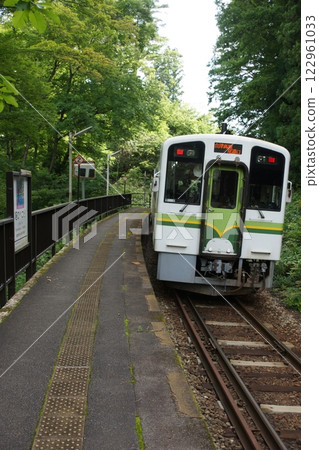 Scenery of Aizu Railway: Tonohetsuri Station (Rail Bus Diesel Car) 122961033