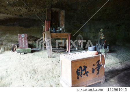Scenery of Minamiaizu: Tonohetsuri (Child-bearing Kannon) 122961045