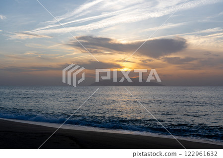Sunset on a rural beach in Yakushima Sunset on a rural beach in Yakushima 122961632