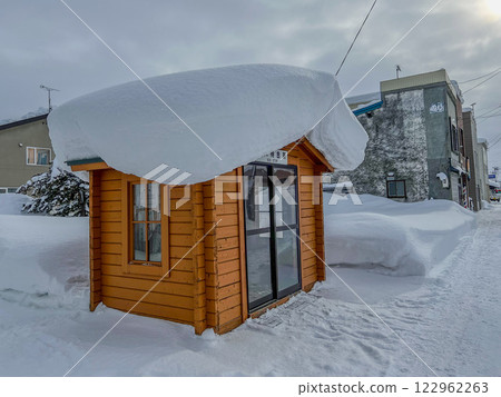 [Hokkaido] Snowy Nayoro/Bifuka (bus stop) 122962263
