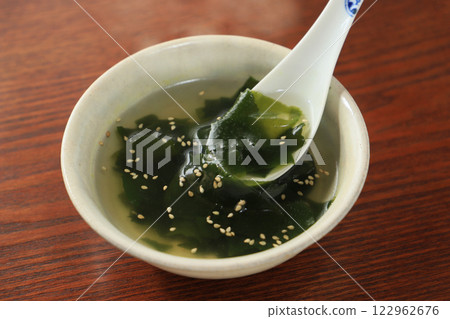 Enjoy the simple taste. Simple, seaweed soup (steaming) Enjoy the simple taste. Simple, seaweed soup (steaming) 122962676