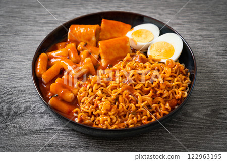 Korean instant noodles with Korean rice cake and fish cake and boiled egg Korean instant noodles with Korean rice cake and fish cake and boiled egg 122963195