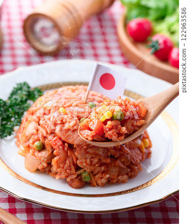 香腸洋蔥雞肉飯(番茄醬飯) 香腸洋蔥雞肉飯(番茄醬飯) 122963586