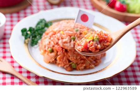 香腸洋蔥雞肉飯(番茄醬飯) 香腸洋蔥雞肉飯(番茄醬飯) 122963589