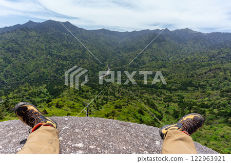 從屋久島白谷雲水峽太子岩望去的景色 122963921