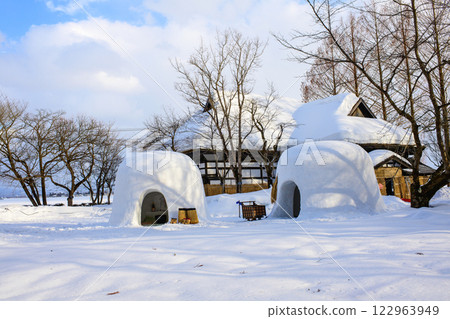 Old houses and Kamakura in the evening under the soft sunlight, Akita Prefecture Old houses and Kamakura in the evening under the soft sunlight, Akita Prefecture 122963949