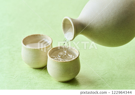 Image of pouring sake Image of pouring sake 122964344