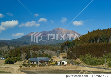 Kirishima Mountains from Miyakonojo City Kirishima Mountains from Miyakonojo City 122964427