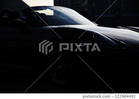 有光澤的黑色敞篷車 122964491