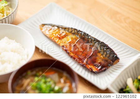A Japanese breakfast featuring teriyaki mackerel 122965102