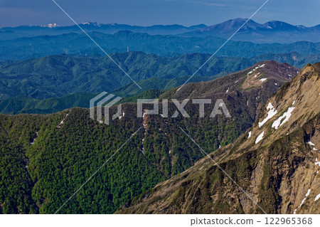 Early summer view of Mt. Tanigawa, the Southern Alps, Mt. Yatsugatake and Mt. Asama from Oki no Mimi 122965368