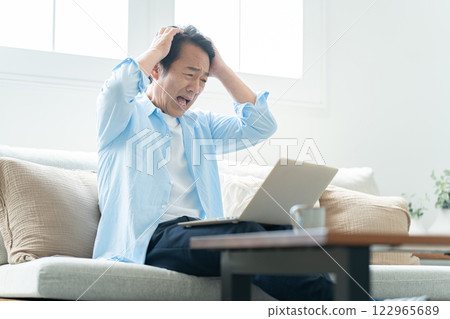 Individual investors in their 50s fear the fall of crypto assets Individual investors in their 50s fear the fall of crypto assets 122965689