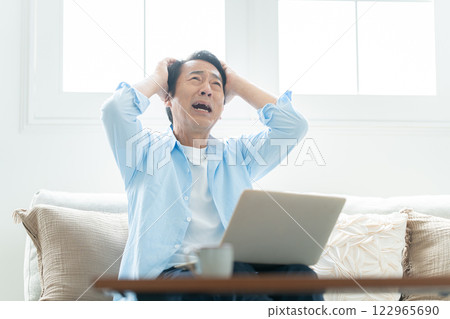 50 多歲的個人投資者擔心加密資產的下跌 122965690