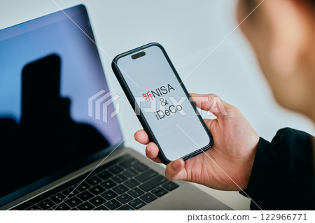 A young man in his 20s using a smartphone New NISA & iDeCo A young man in his 20s using a smartphone New NISA & iDeCo 122966771