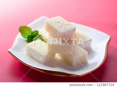 White chocolate (raw chocolate) White chocolate (raw chocolate) 122967728
