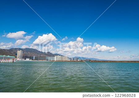 冬季的琵琶湖：從大津港眺望的風景 122968028