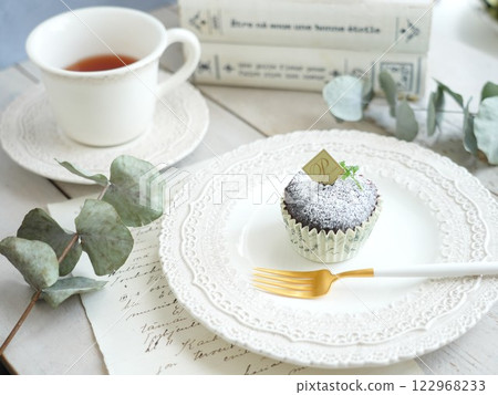 情人節甜點:巧克力蛋糕下午茶時光 情人節甜點:巧克力蛋糕下午茶時光 122968233