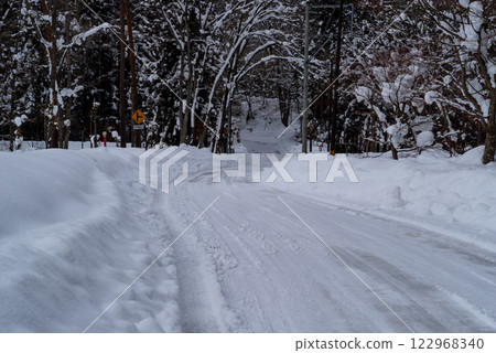 Narrow road covered in snow e-1 122968340