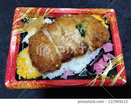 Cheap and delicious supermarket pork cutlet bento Cheap and delicious supermarket pork cutlet bento 122969222