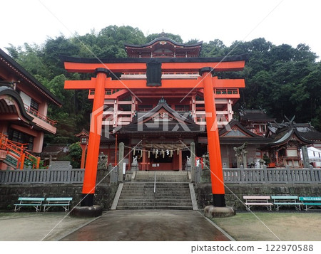 相傳，位於廣島縣福山市草戶町的草戶稻荷神社，在平安時代被弘法大師空海奉為常福寺的守護神。 122970588