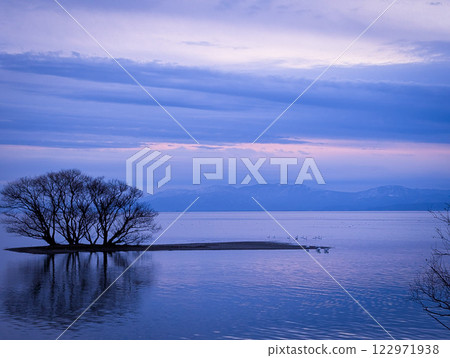Lake Biwa scenery (Nagahama, Shiga Prefecture) 122971938
