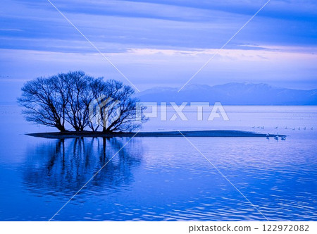 琵琶湖風景（滋賀縣長濱市） 122972082