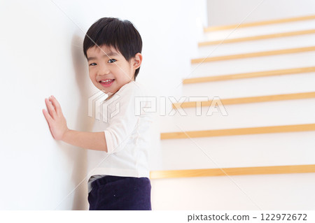 Child getting off the stairs 122972672