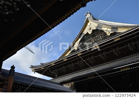 東本願寺：從阿彌陀堂眺望禦永堂[重要文化遺產] 122973424