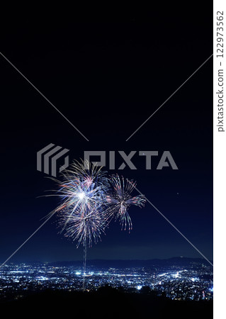 從若草山頂觀賞奈良瑠璃繪2025煙火 122973562