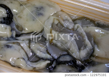 fresh oysters fresh oysters 122975101