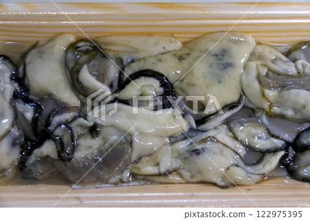 fresh oysters fresh oysters 122975395