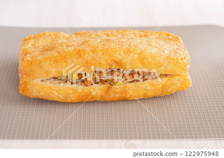 Fried tofu with natto 122975948