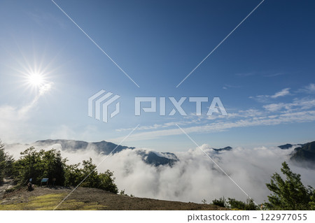 漂浮在雲彩海的山 122977055