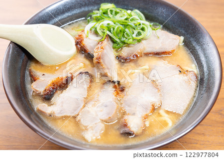 Delicious miso pork noodles 122977804
