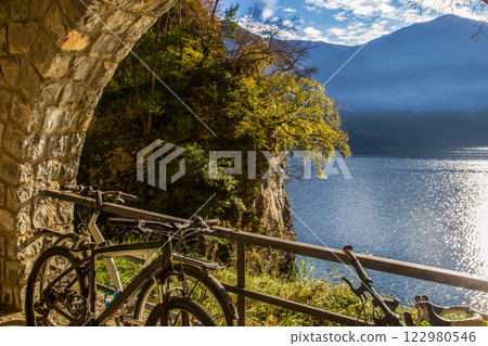 vIEW ON oLIVER TRAIL in sunny day with autumn leaf color on shore of Lugano lake vIEW ON oLIVER TRAIL in sunny day with autumn leaf color on shore of Lugano lake 122980546