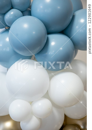A Stylish Balloon Cluster Ideal for Various Celebrations and Memorable Events Everywhere 122981649