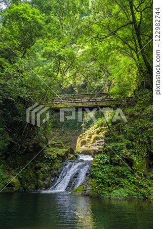 新綠「赤目四十八瀑」【靈山瀑布】 新綠「赤目四十八瀑」【靈山瀑布】 122982744