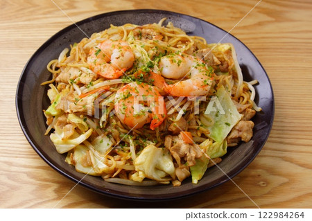 Seafood fried noodles 122984264