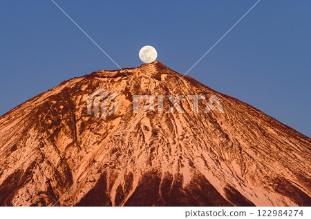 Spectacular view of "Rising Pearl Fuji" from Fujinomiya City (Benifuji) 122984274